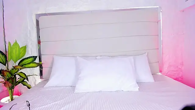 AitanaNoa online show from April 7, 8:10 pm