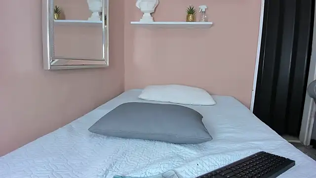 Snapshot of Kat_44 chatting on June 24, 7:44 pm Kat 44 online show from June 24, 7:44 pm