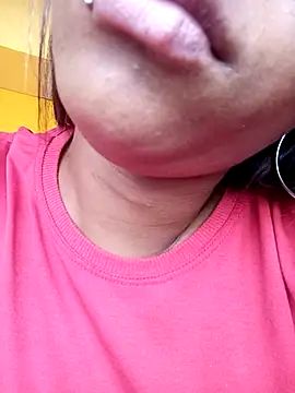 Snapshot of Sraveneno chatting on April 25, 4:59 pm Sraveneno online show from April 25, 4:59 pm