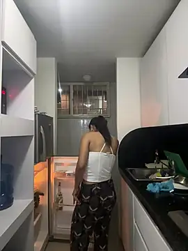 Sweetroseof online show from April 10, 11:45 pm