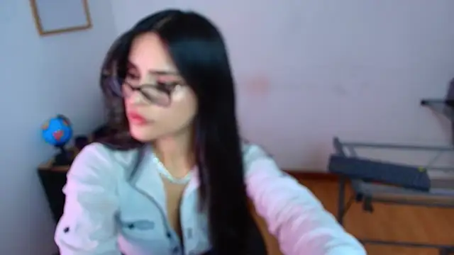 Jade Agliyah  online show from July 12, 3:18 am