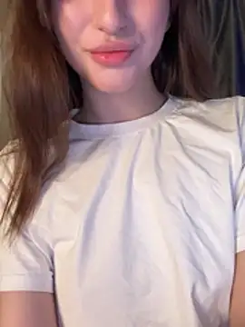 LunarQueenn online show from April 3, 8:48 pm