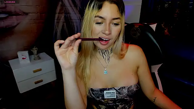 Tamaraa velez online show from April 7, 2:08 pm