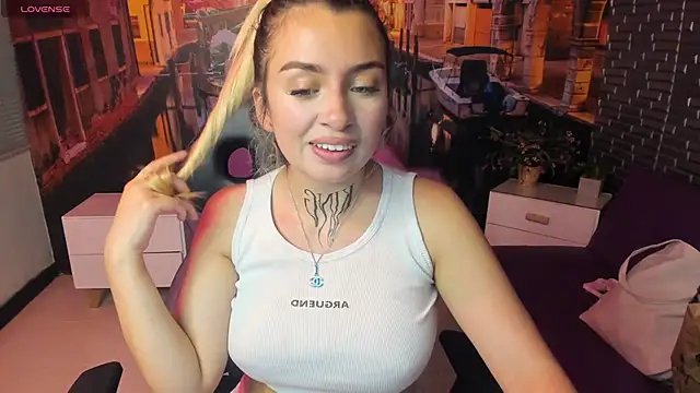 Tamaraa velez online show from April 6, 9:05 pm