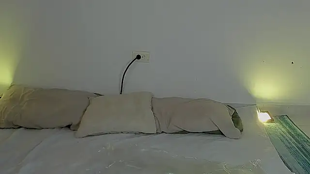 ALEJA R01 online show from April 2, 10:05 pm