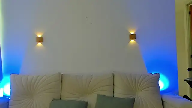 ALEJA R01 online show from March 9, 8:01 pm