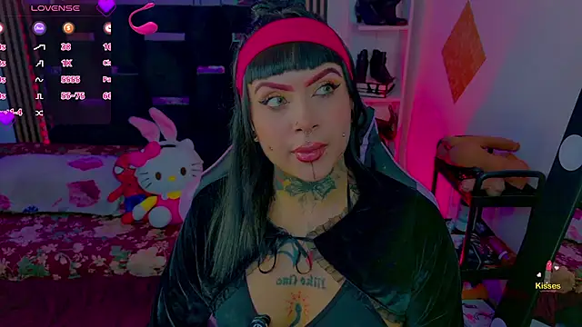 LauriInk1 online show from June 19, 2:50 am