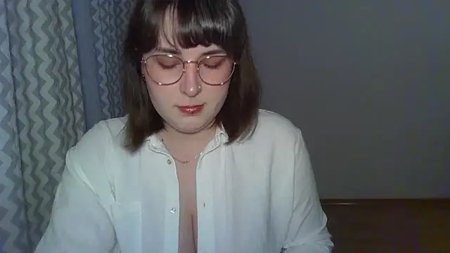 ClaraHard online show from April 15, 5:17 pm