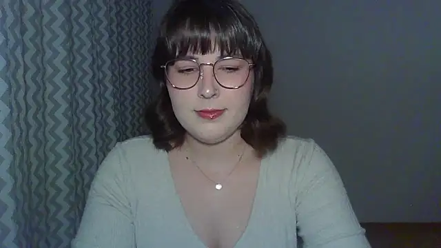 ClaraHard online show from April 9, 5:30 pm