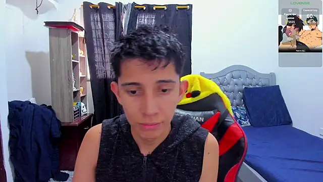 Snapshot of gomitaboy1 chatting on May 14, 6:49 pm gomitaboy1 online show from May 14, 6:49 pm