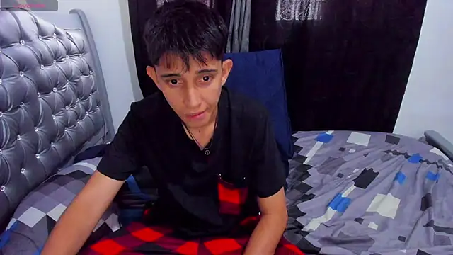 gomitaboy1 online show from April 15, 6:01 pm