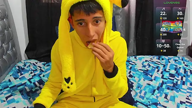 gomitaboy1 online show from March 9, 7:39 pm