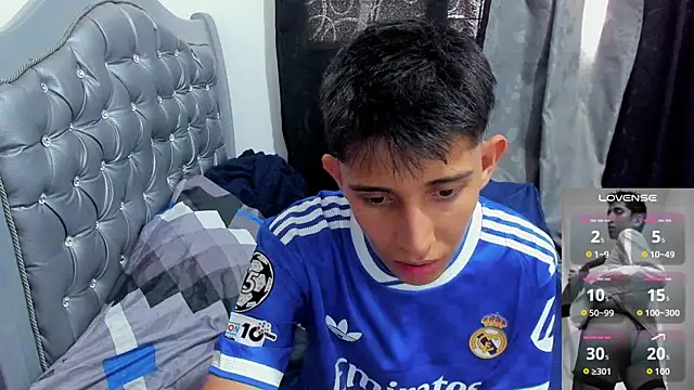 gomitaboy1 online show from April 7, 7:26 pm