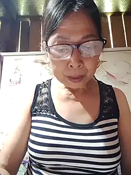 Snapshot of Sky-rain98 chatting on May 18, 2:01 am Sky-rain98 online show from May 18, 2:01 am