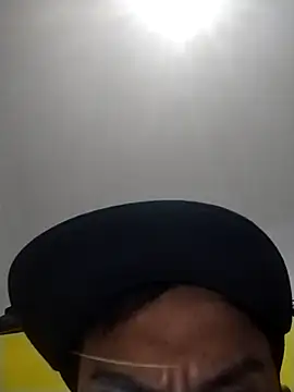 Snapshot of Brandon1_den chatting on March 5, 6:21 am Brandon1 den online show from March 5, 6:21 am