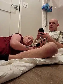 luckilyfound4 online show from April 8, 4:47 am