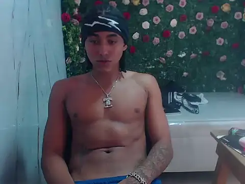 Snapshot of taylor_bigdick18 chatting on March 4, 4:31 am taylor bigdick18 online show from March 4, 4:31 am