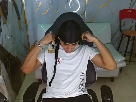 taylor bigdick18 online show from March 27, 1:14 am