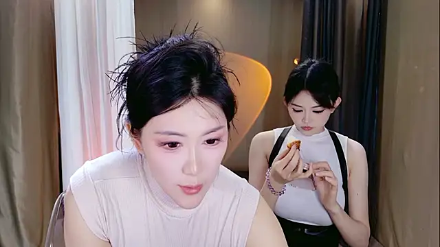 Banana-Milk69 online show from May 18, 1:17 am