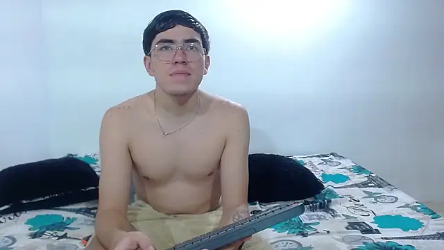 Couple-Fantasy1 online show from April 13, 12:03 am