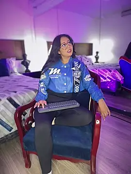 Lunaliaa  online show from March 25, 5:29 am