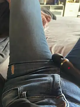 aleexii s online show from April 9, 1:50 pm