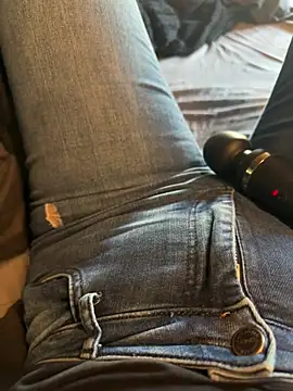 aleexii s online show from April 19, 3:24 pm