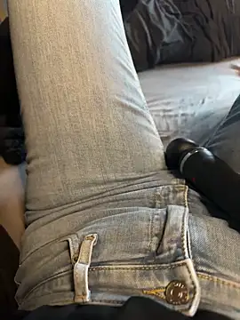 aleexii s online show from April 13, 3:49 pm