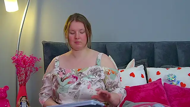 MelodyMoores online show from April 18, 8:05 am