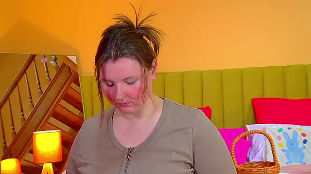 MelodyMoores online show from April 4, 6:42 am