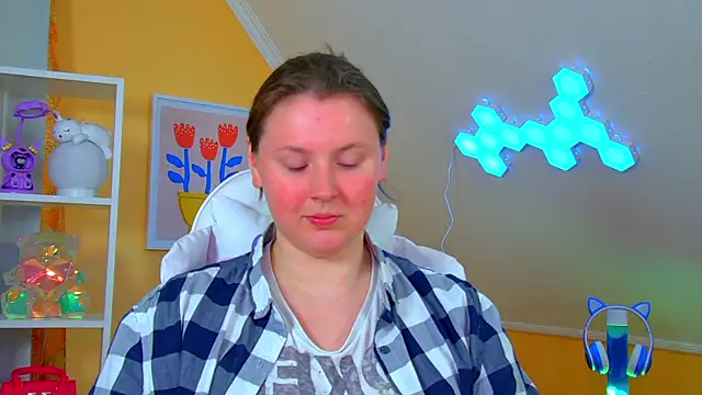 MelodyMoores online show from April 15, 6:30 am