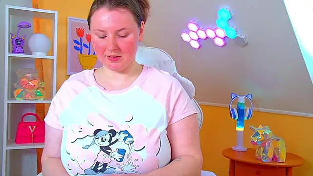 MelodyMoores online show from April 22, 6:42 am