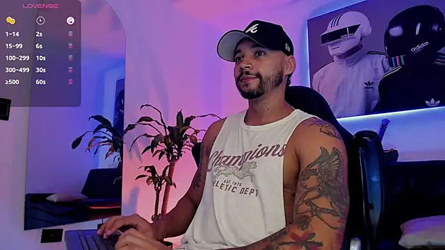 Snapshot of NikoHank_ chatting on June 5, 5:23 am NikoHank online show from June 5, 5:23 am