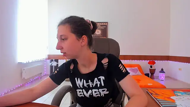 Snapshot of Ellina_Star chatting on July 10, 8:25 am Ellina Star online show from July 10, 8:25 am