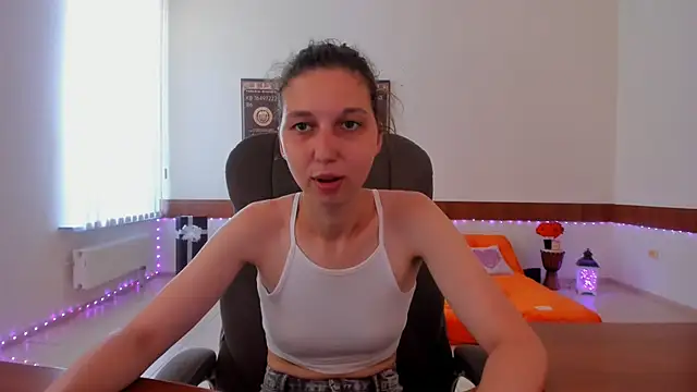 Snapshot of Ellina_Star chatting on July 8, 8:26 am Ellina Star online show from July 8, 8:26 am