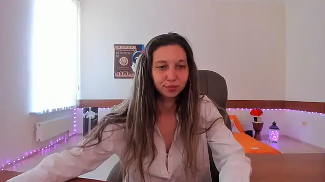Snapshot of Ellina_Star chatting on June 12, 8:23 am Ellina Star online show from June 12, 8:23 am