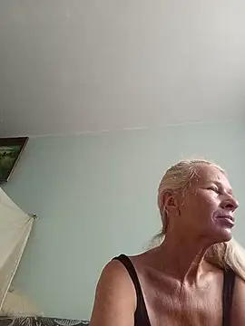 Snapshot of ViktoriaSexi1 chatting on July 4, 5:36 am ViktoriaSexi1 online show from July 4, 5:36 am