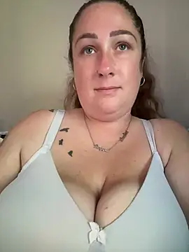 Snapshot of CurvyCatx chatting on June 29, 8:21 am CurvyCatx online show from June 29, 8:21 am