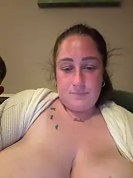 Snapshot of CurvyCatx chatting on July 4, 9:41 pm CurvyCatx online show from July 4, 9:41 pm