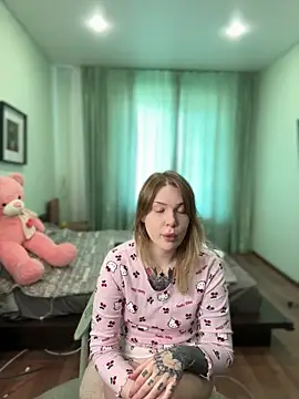  elliiss  online show from May 4, 9:56 am