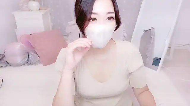 YURIKAsan  online show from May 18, 10:42 am