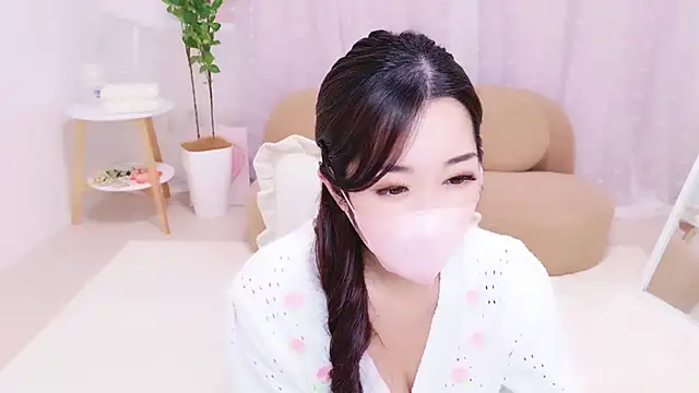 YURIKAsan  online show from April 21, 2:01 pm