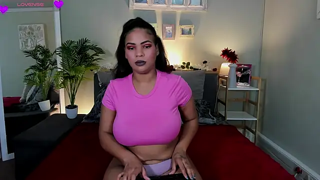 NaughtyTyra online show from April 13, 8:07 am