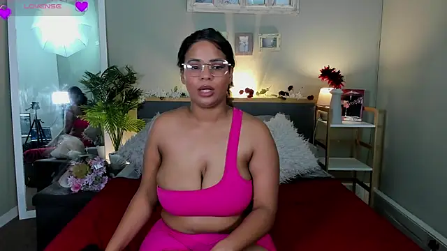 NaughtyTyra online show from April 8, 7:21 am