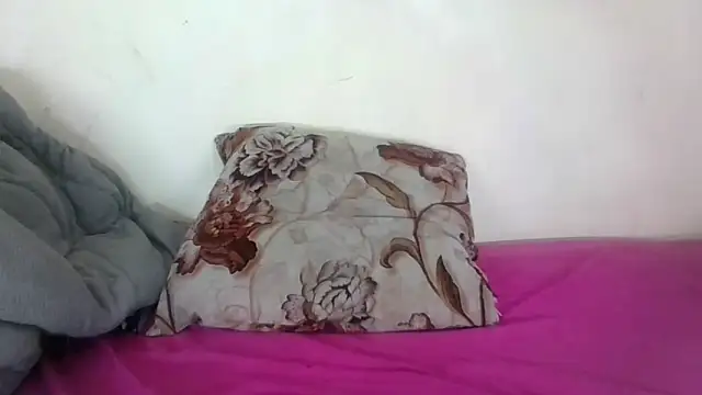Snapshot of simphiwe23 chatting on June 18, 11:37 am simphiwe23 online show from June 18, 11:37 am