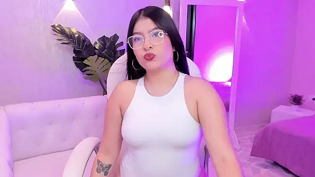 Snapshot of HannaLee333 chatting on April 18, 5:15 pm HannaLee333 online show from April 18, 5:15 pm