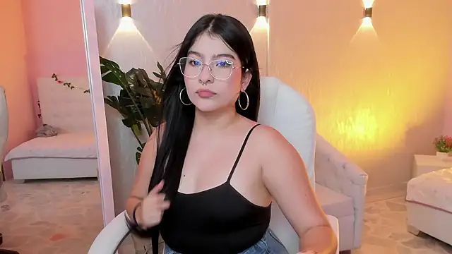 HannaLee333 online show from March 4, 9:00 pm