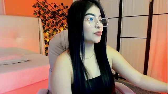 Snapshot of HannaLee333 chatting on March 27, 10:43 pm HannaLee333 online show from March 27, 10:43 pm