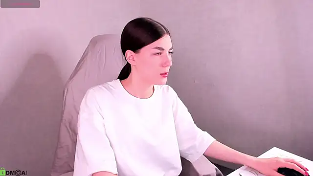Snapshot of LunaRossaa chatting on June 17, 11:47 pm LunaRossaa online show from June 17, 11:47 pm