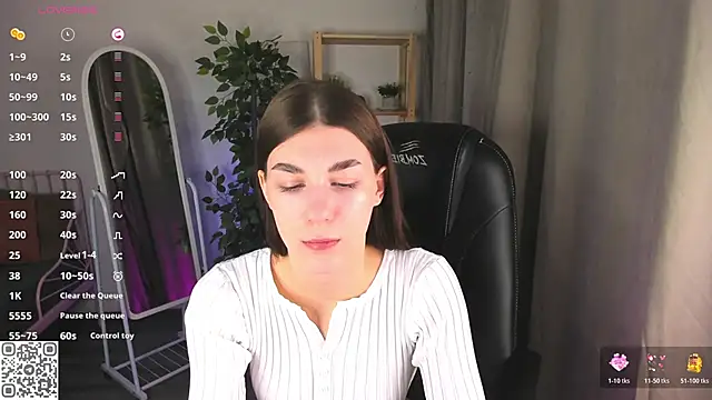 LunaRossaa online show from March 25, 12:00 am